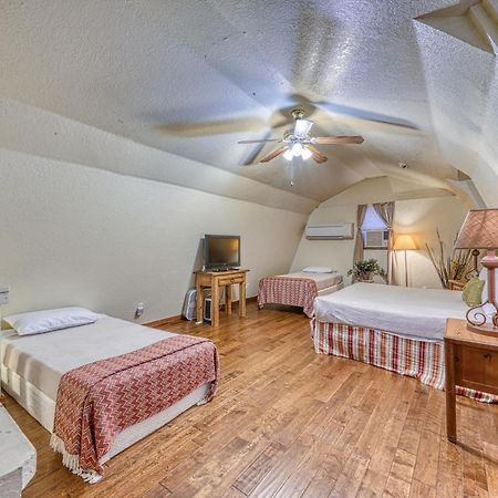 Hotel The Olive @ Mendelbaum Winery Guest Cabins Fredericksburg Exterior foto