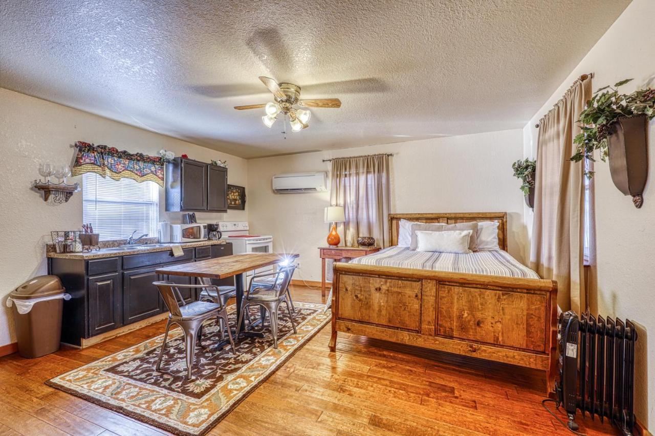 Hotel The Olive @ Mendelbaum Winery Guest Cabins Fredericksburg Exterior foto