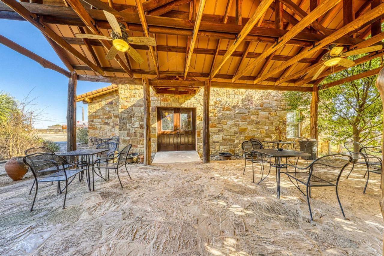 Hotel The Olive @ Mendelbaum Winery Guest Cabins Fredericksburg Exterior foto