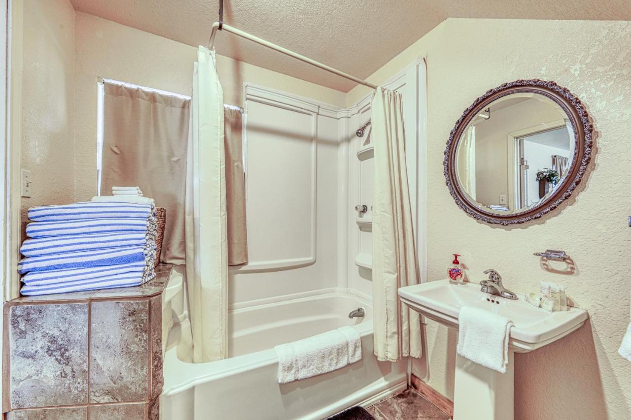 Hotel The Olive @ Mendelbaum Winery Guest Cabins Fredericksburg Exterior foto