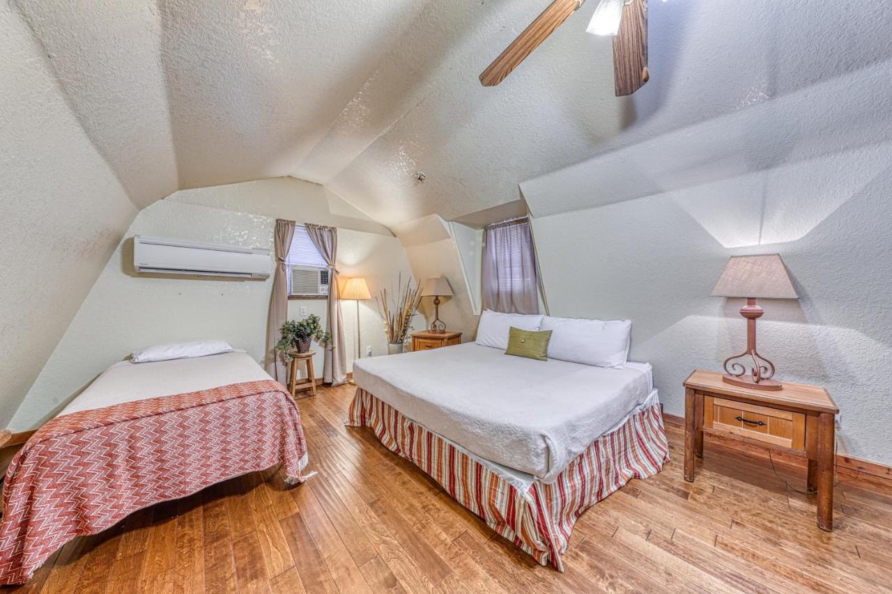 Hotel The Olive @ Mendelbaum Winery Guest Cabins Fredericksburg Exterior foto